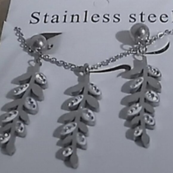 NEW- EARRING WITH MISTLETOE LEAF PENDANTS SET - Picture 4 of 5